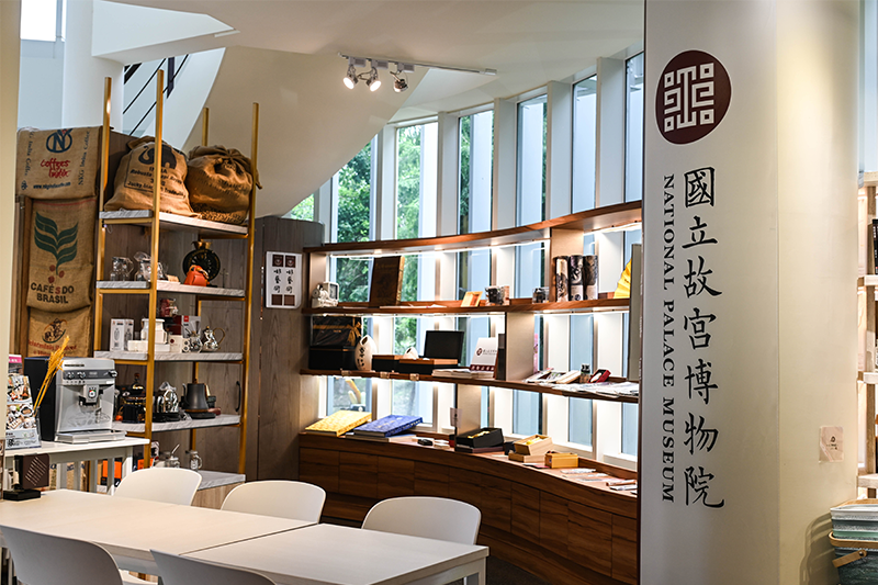 8C 旗艦館